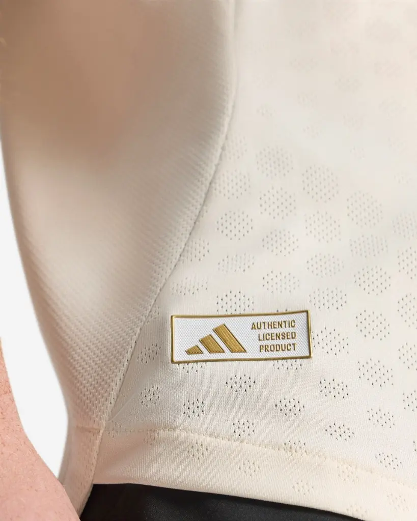 liverpool away 2.webp